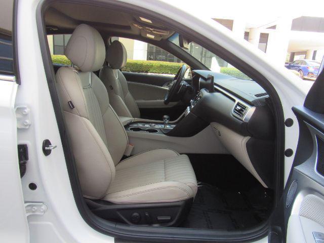 Photo of 2022 Alta White Genesis G70