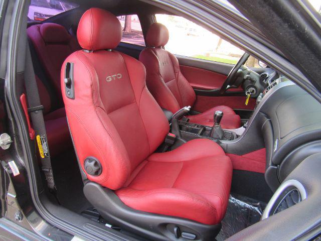 Photo of 2006 Phantom Black Metallic Pontiac GTO