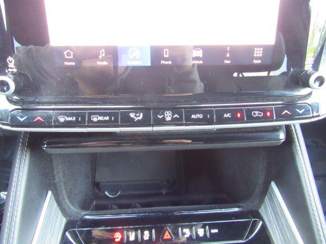 Photo of 2024 Bright White Clearcoat Jeep Wagoneer