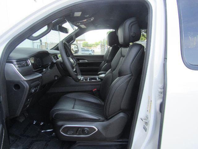 Photo of 2024 Bright White Clearcoat Jeep Wagoneer