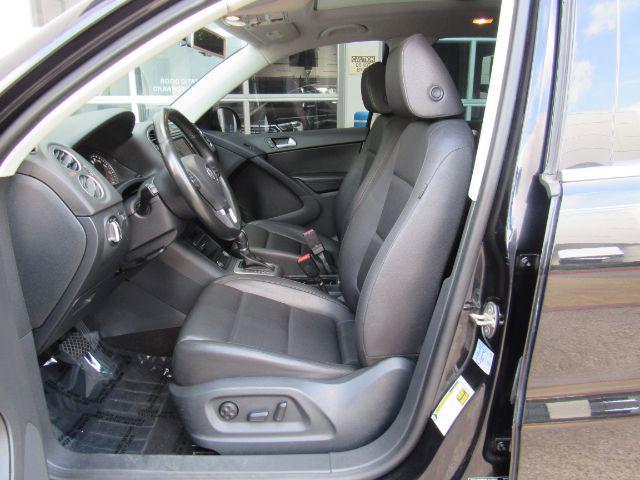 Photo of 2017 Deep Black Pearl Volkswagen Tiguan