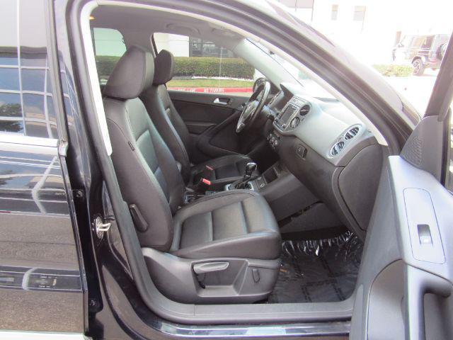 Photo of 2017 Deep Black Pearl Volkswagen Tiguan