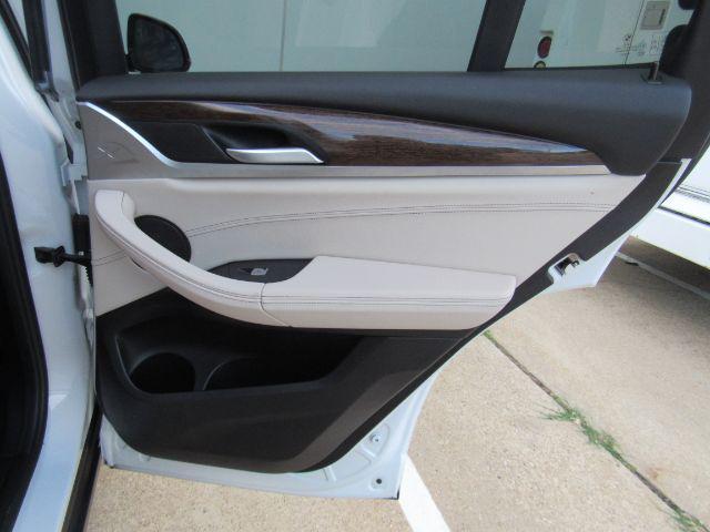 Photo of 2021 Mineral White Metallic BMW X3