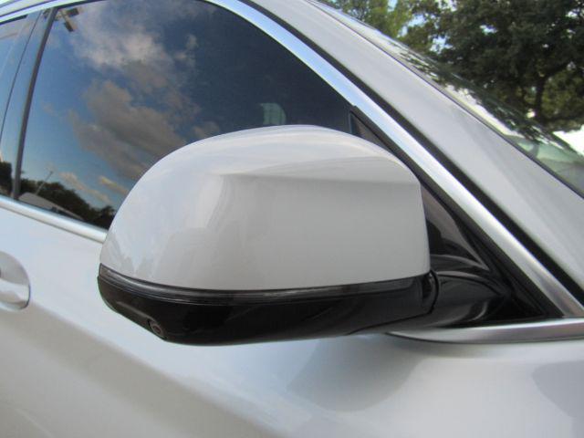 Photo of 2021 Mineral White Metallic BMW X3