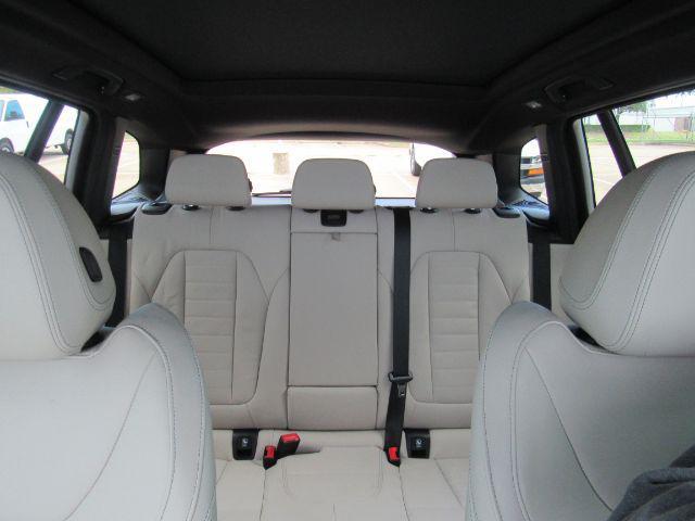 Photo of 2021 Mineral White Metallic BMW X3
