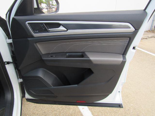Photo of 2022 Oryx White Pearl Volkswagen Atlas