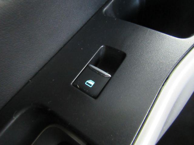 Photo of 2022 Star White Metallic Tri-Coat Ford Explorer
