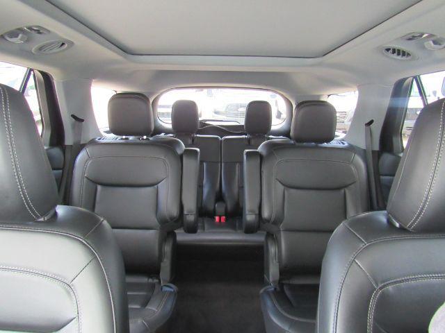 Photo of 2022 Star White Metallic Tri-Coat Ford Explorer