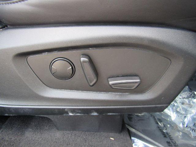 Photo of 2022 Star White Metallic Tri-Coat Ford Explorer