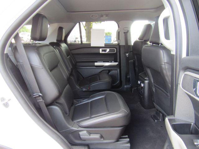 Photo of 2022 Star White Metallic Tri-Coat Ford Explorer
