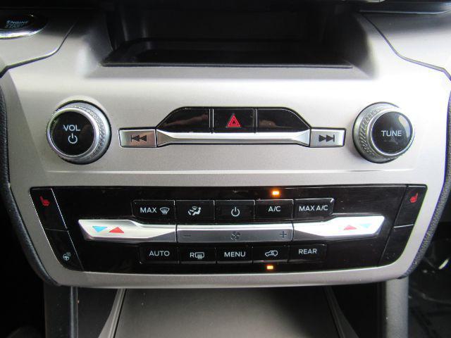 Photo of 2022 Star White Metallic Tri-Coat Ford Explorer