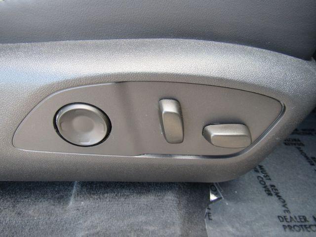 Photo of 2025 White Frost Tricoat Buick Enclave