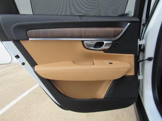 Photo of 2022 Crystal White Metallic Volvo V90 Cross Country