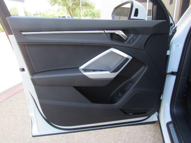 Photo of 2023 Ibis White Audi Q3