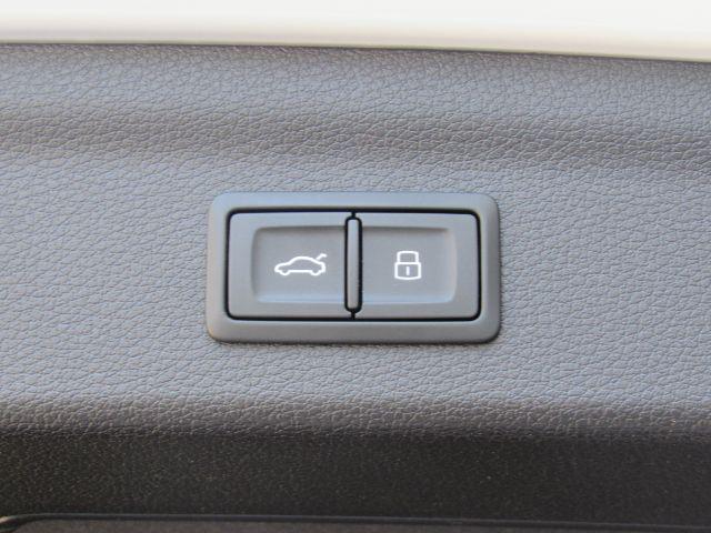 Photo of 2023 Ibis White Audi Q3