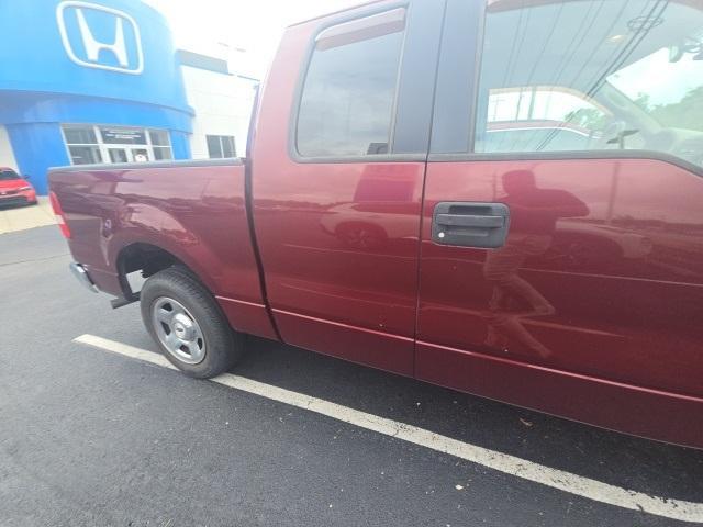 Photo of 2005 Bright Red Clearcoat Ford F-150