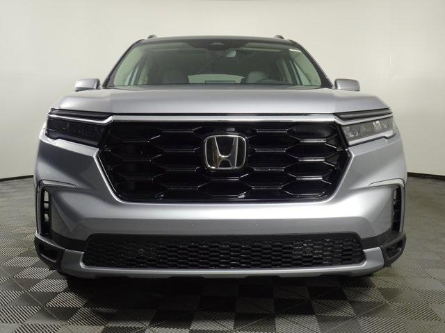 Photo of 2025 Lunar Silver Metallic Honda Pilot