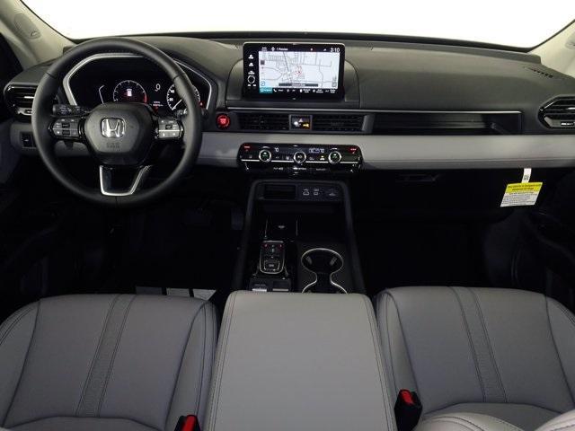 Photo of 2025 Lunar Silver Metallic Honda Pilot