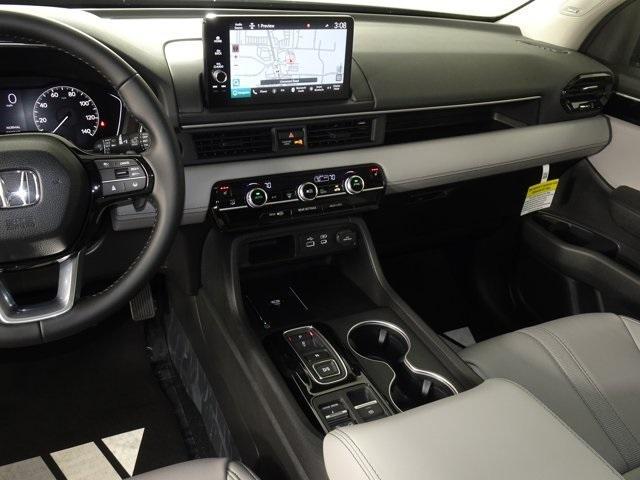 Photo of 2025 Lunar Silver Metallic Honda Pilot