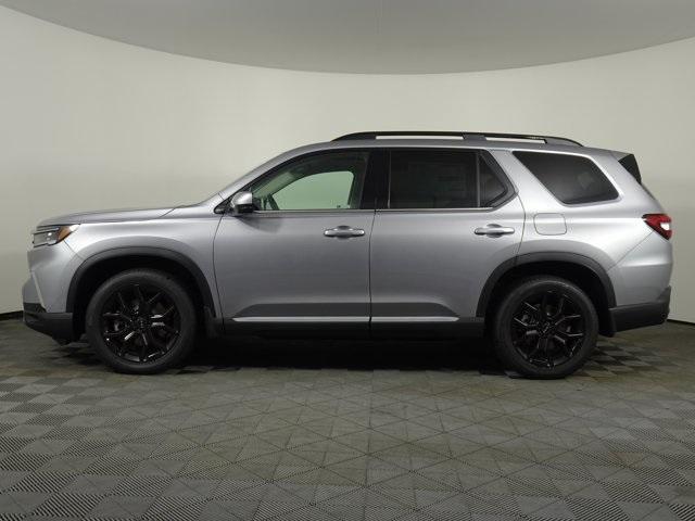 Photo of 2025 Lunar Silver Metallic Honda Pilot