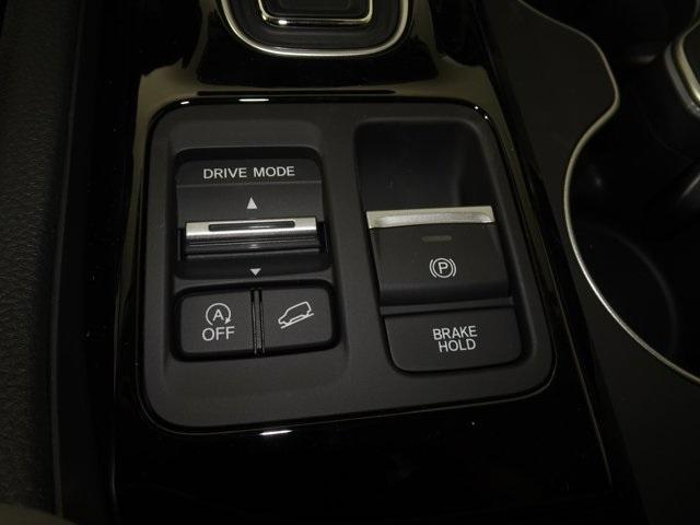 Photo of 2025 Lunar Silver Metallic Honda Pilot