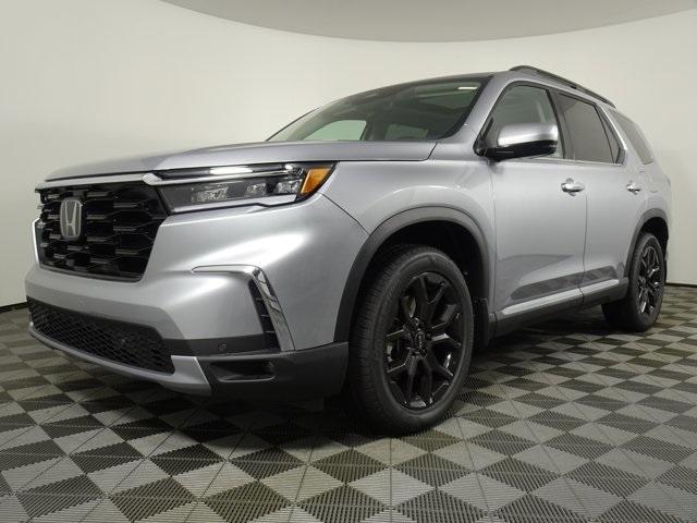 Photo of 2025 Lunar Silver Metallic Honda Pilot