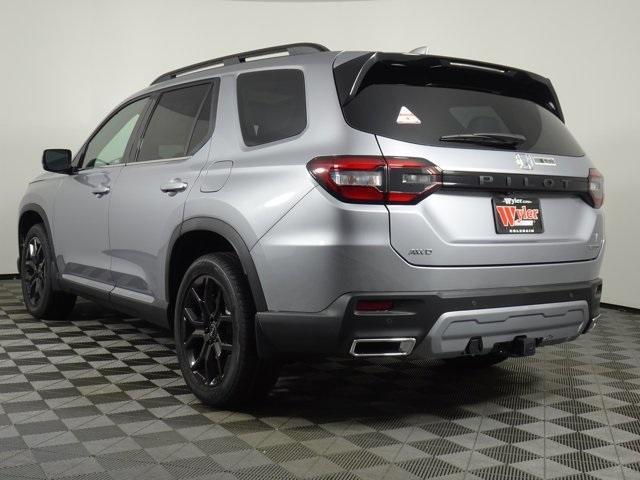 Photo of 2025 Lunar Silver Metallic Honda Pilot