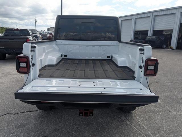 Photo of 2024 Bright White Clearcoat Jeep Gladiator
