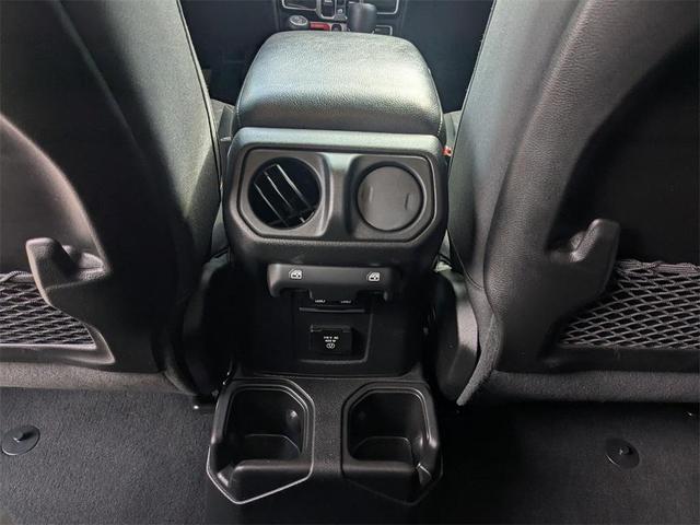 Photo of 2024 Bright White Clearcoat Jeep Gladiator
