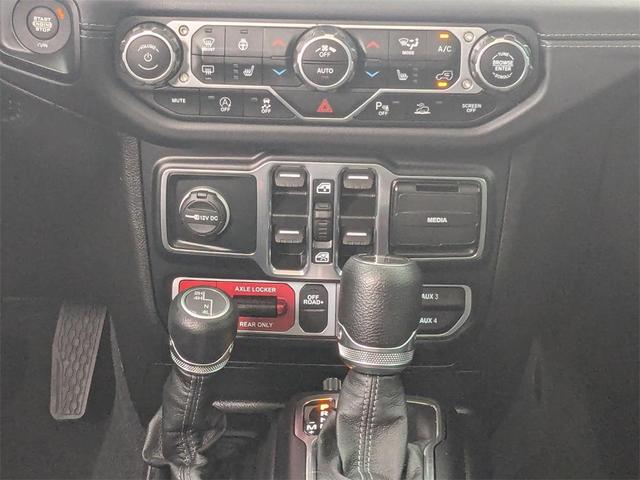 Photo of 2024 Bright White Clearcoat Jeep Gladiator