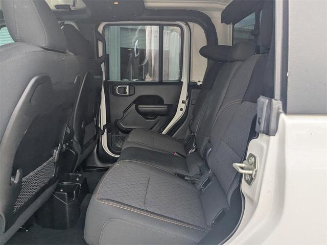 Photo of 2024 Bright White Clearcoat Jeep Gladiator