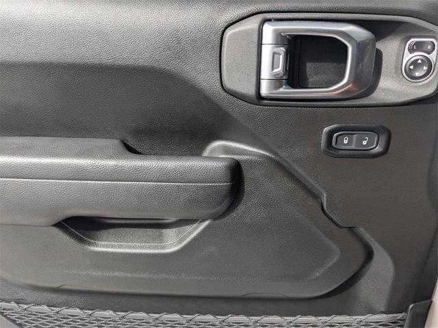 Photo of 2024 Bright White Clearcoat Jeep Gladiator