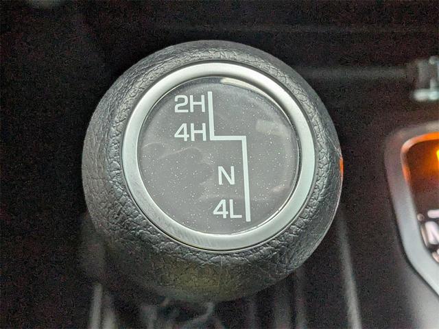 Photo of 2024 Bright White Clearcoat Jeep Gladiator