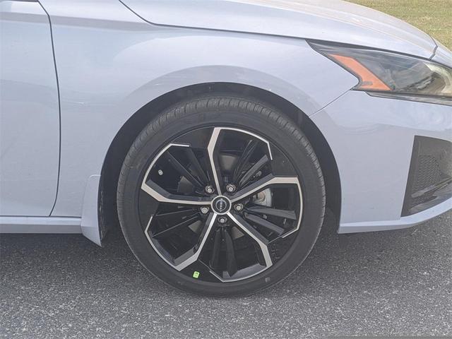 Photo of 2025 Gray Sky Pearl Nissan Altima