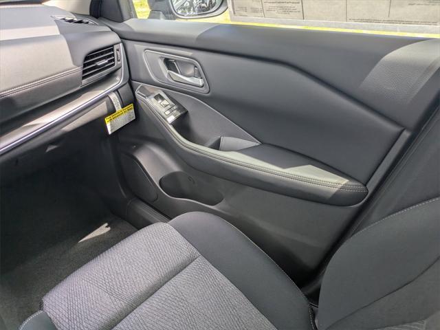 Photo of 2025 Super Black Nissan Rogue