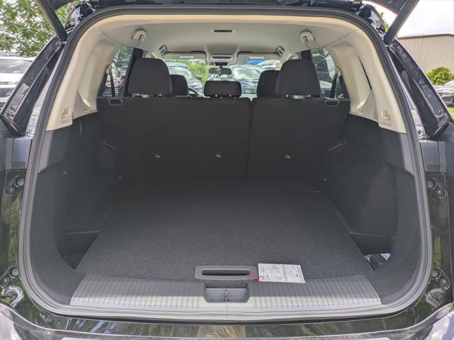 Photo of 2025 Super Black Nissan Rogue