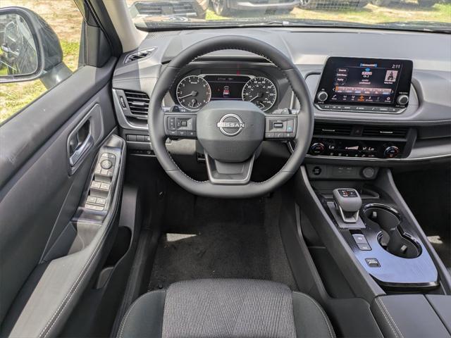 Photo of 2025 Super Black Nissan Rogue