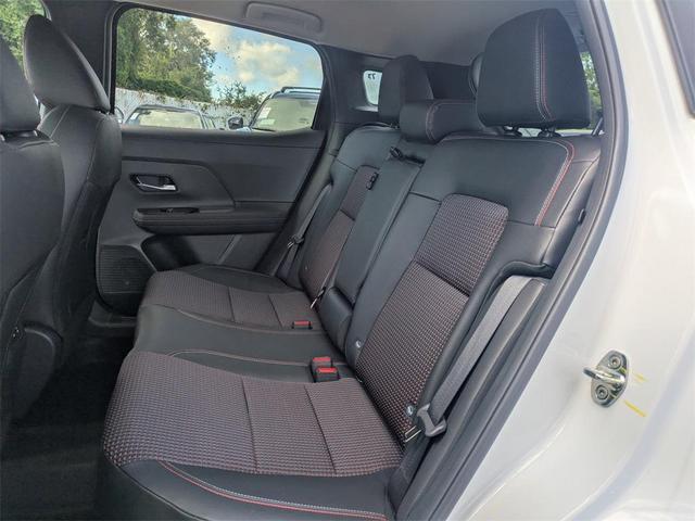 Photo of 2025 Aspen White Tricoat/Super Black Nissan Kicks