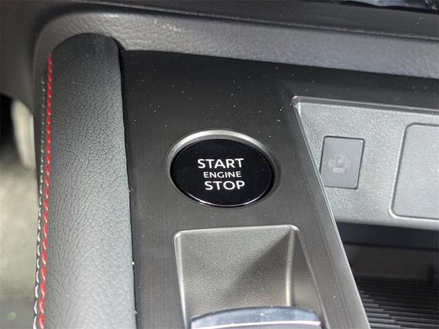 Photo of 2025 Aspen White Tricoat/Super Black Nissan Kicks