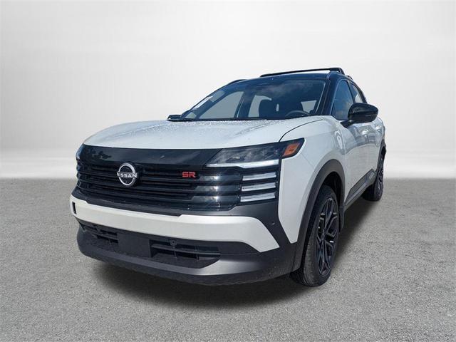 Photo of 2025 Aspen White Tricoat/Super Black Nissan Kicks