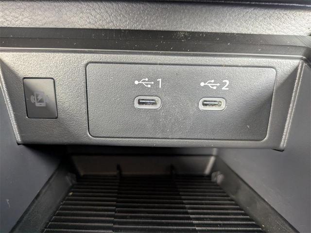 Photo of 2025 Aspen White Tricoat/Super Black Nissan Kicks