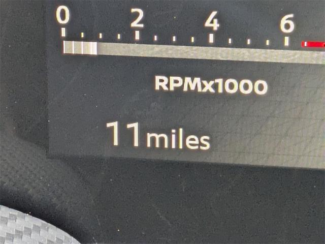 Photo of 2025 Aspen White Tricoat/Super Black Nissan Kicks