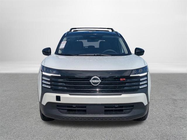 Photo of 2025 Aspen White Tricoat/Super Black Nissan Kicks