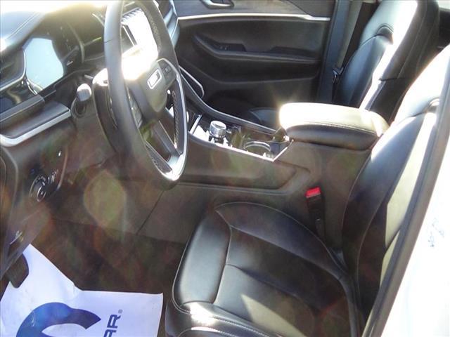 Photo of 2023 Bright White Jeep Grand Cherokee