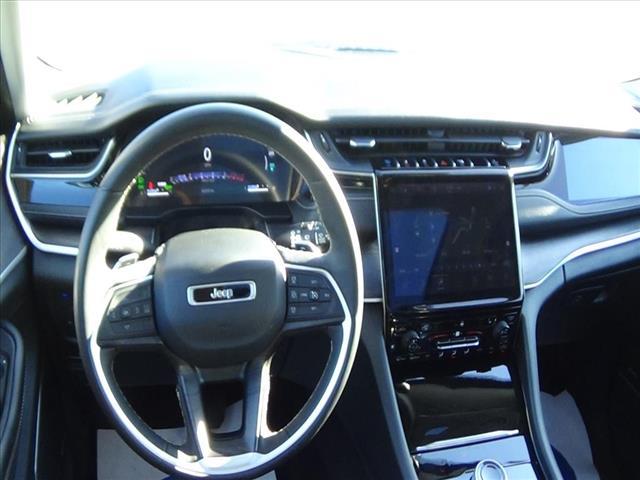 Photo of 2023 Bright White Jeep Grand Cherokee