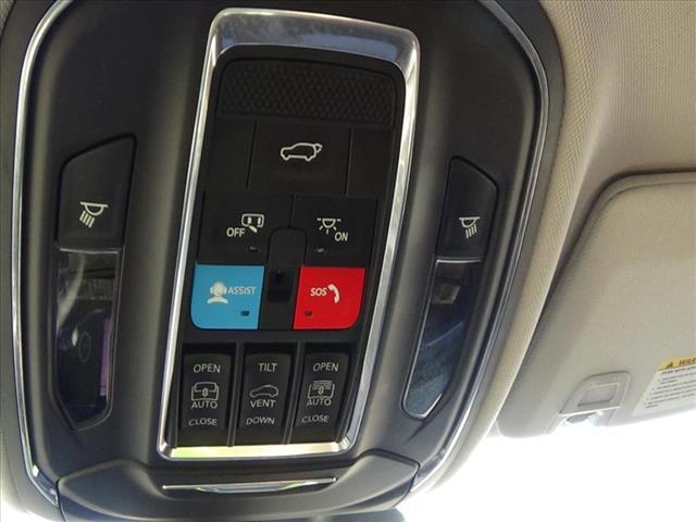 Photo of 2023 Bright White Jeep Grand Cherokee