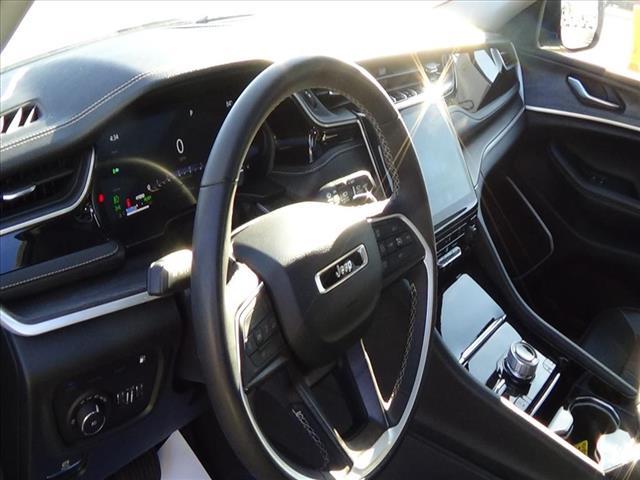 Photo of 2023 Bright White Jeep Grand Cherokee