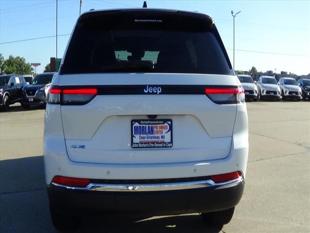 Photo of 2023 Bright White Jeep Grand Cherokee