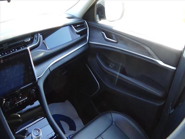 Photo of 2023 Bright White Jeep Grand Cherokee