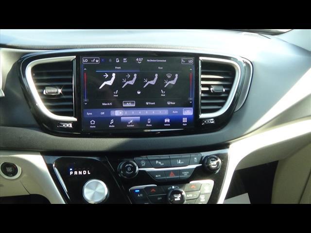 Photo of 2024 Bright White Chrysler Pacifica